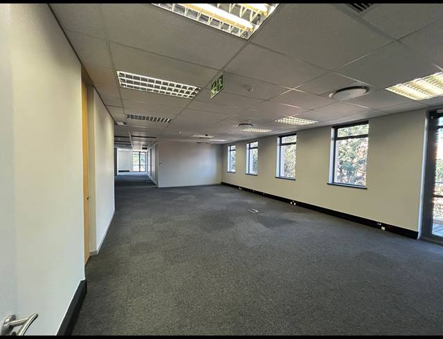 898M² OFFICE TO LET IN SANDTON CENTRAL